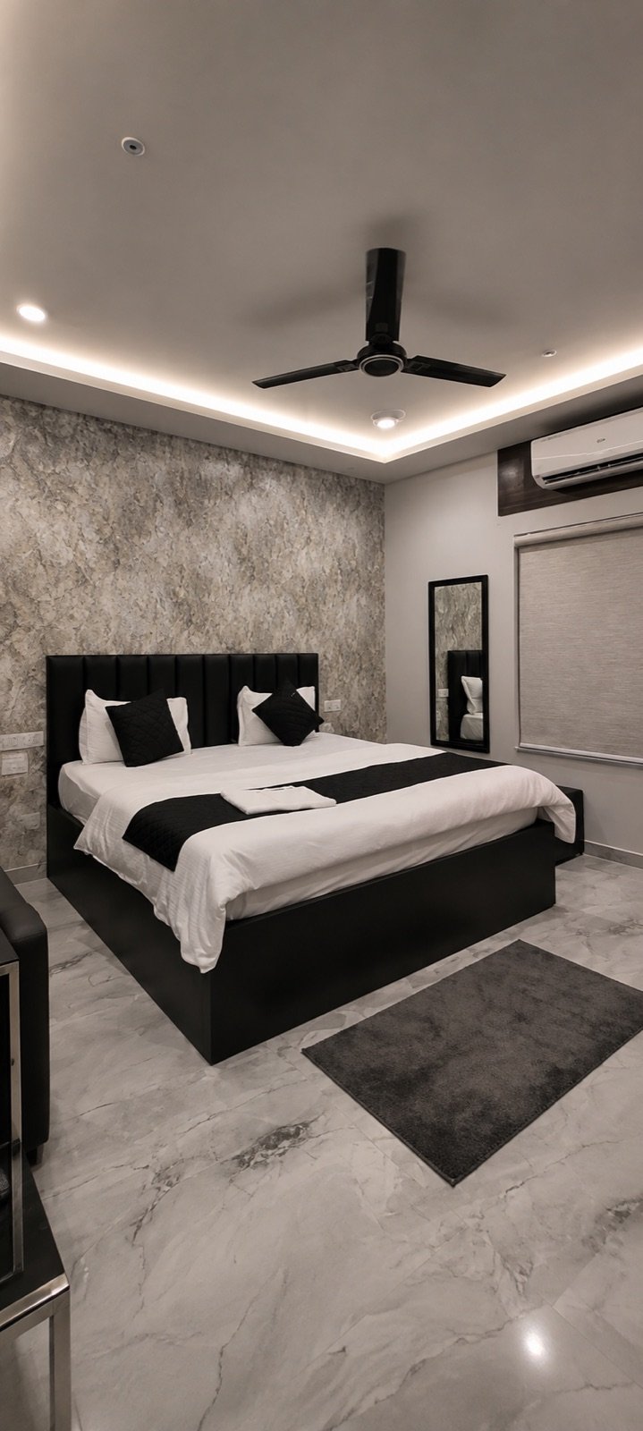 Suite room with king bed at Hotel Space Inn